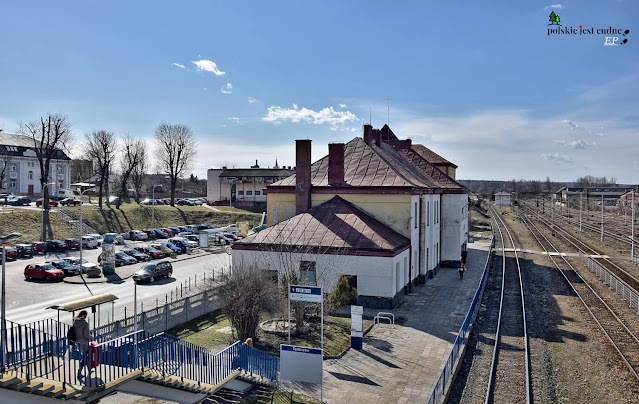 sedziszow-dworzec-kolejowy-pociag