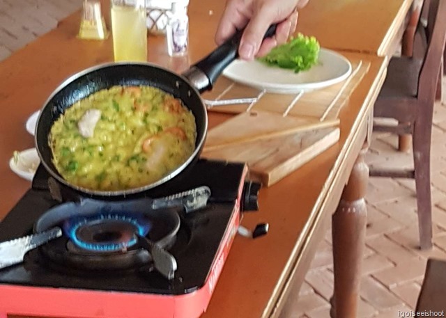 Draining the oil from the crepe every 20 seconds by tilting the pan and allow air to enter into the batter