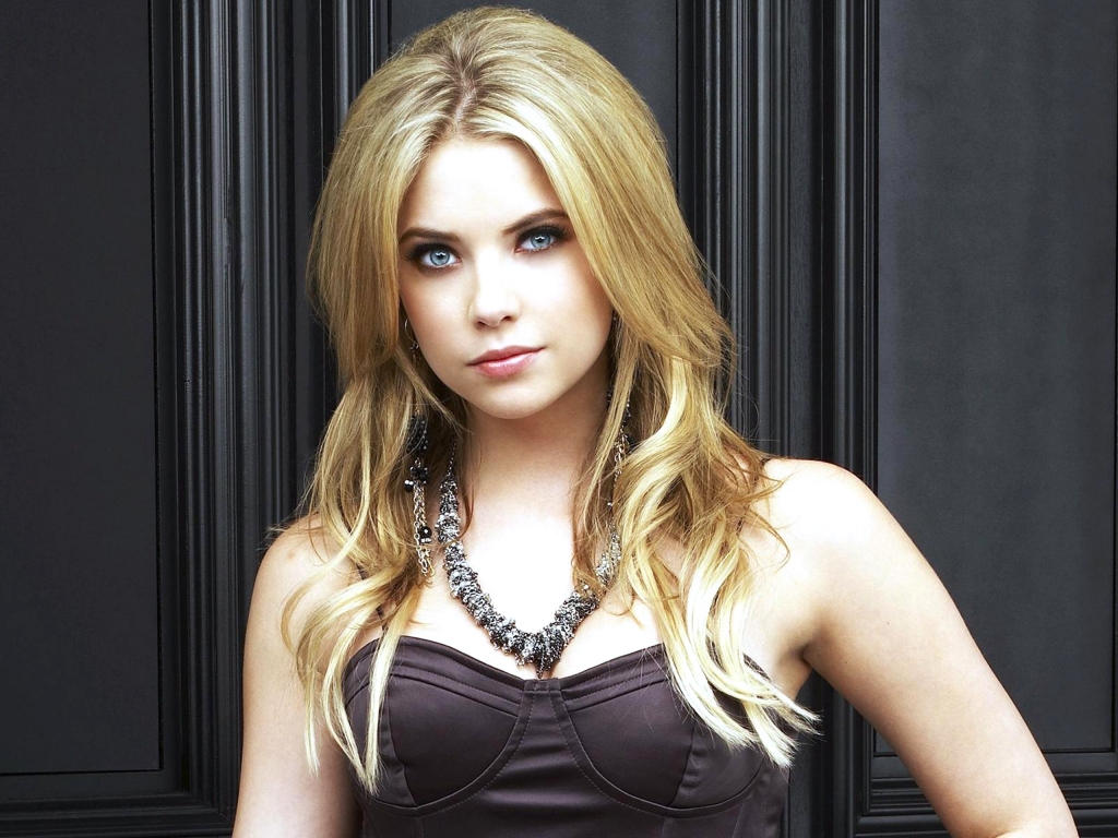 Ashley Benson wallpaper