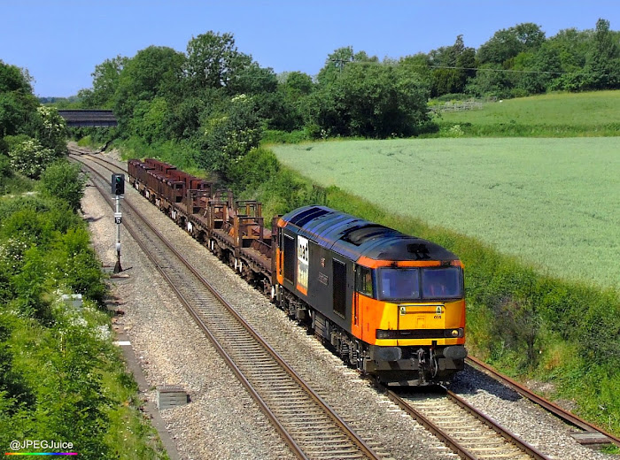 60059 in Loadhaul livery