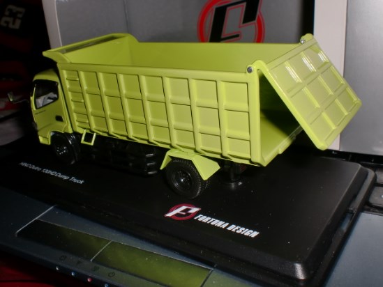 miniatur dump truk hino lohan