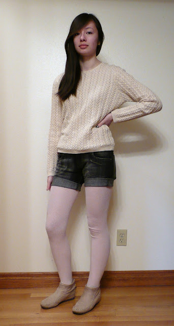outfit cream sweater pink knit tights black denim shorts beige ankle boots suede brunette