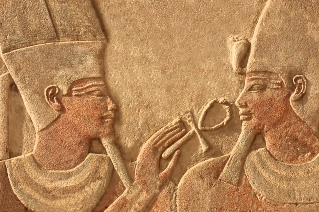 A bas relief of Amun-Ra making the gift of life (ankh) to the king Thutmoses IV.