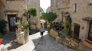 Tranquil alley in Carros Village