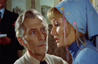 Lorrimer (Peter Cushing) and Jessica (Stephanie Beacham) have a heart-to-heart talk in Dracula A.D. 1972