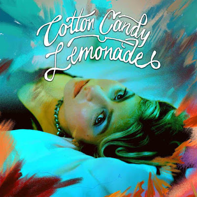 Blu Detiger présente son nouveau morceau, "Cotton Candy Lemonade" avant l'EP à venir
