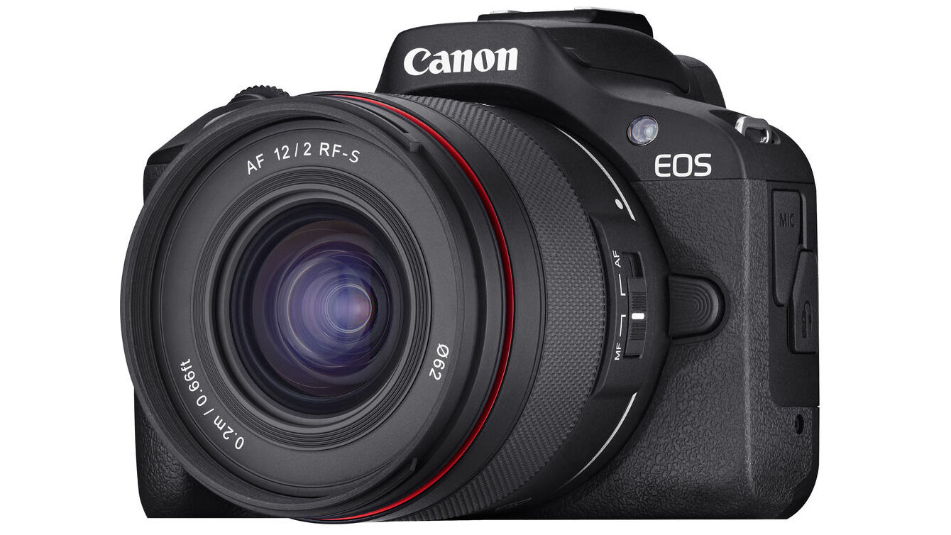 Объектив Samyang AF 12mm f/2 RF-S с камерой Canon