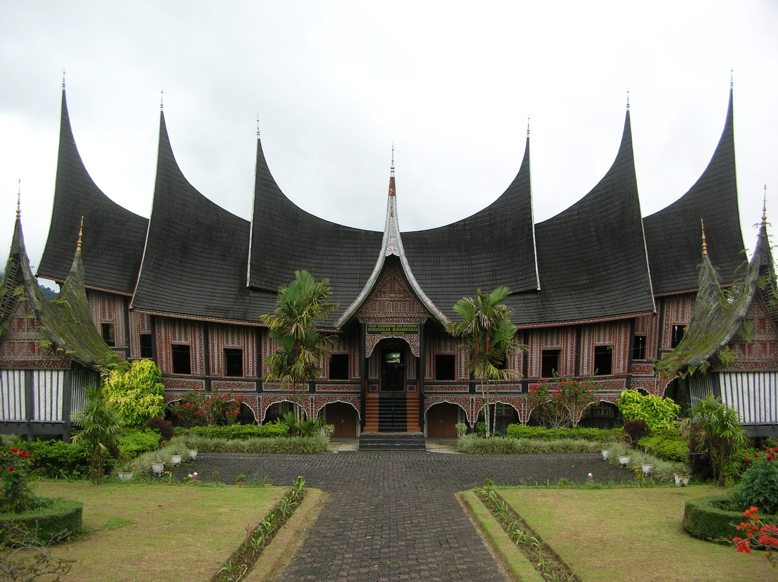 M A S T R E A N O 15 Rumah  Gadang Rumah Adat Minangkabau  