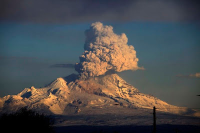 VOLCAN SHIVELUCH LANZA CENIZAS A 9 KILOMETROS DE ALTURA, 10 DE JUNIO 2013