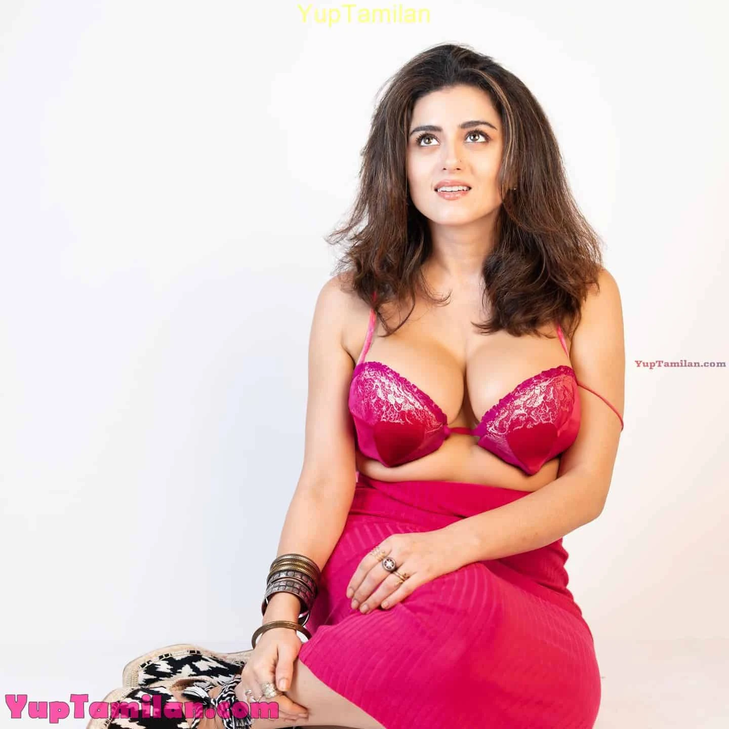 Ridhi Dogra Sexy Bikini Photos - Hot Assets Show