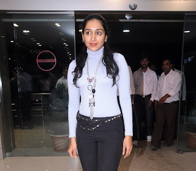 Tollywood hot Actress padmapriya Hot Spicy wallpapers pics gallery 