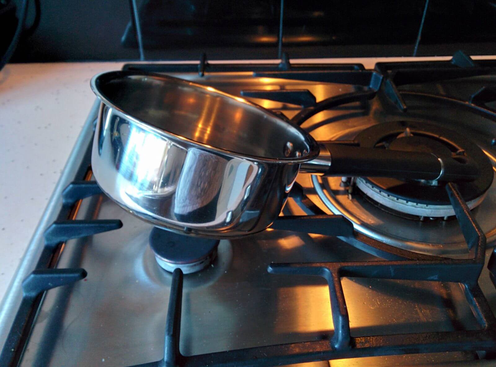 15 Hilarious Pictures Reveal How Life Can Get Unfair Sometimes - So you are in the mood to cook something. But no you can't, because the pan is not in the mood, it just wants to relax.