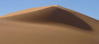 En dromedario por las dunas de Erg Chebbi.