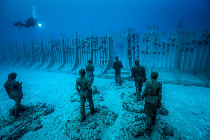 Stone People Underwater — The underwater museum