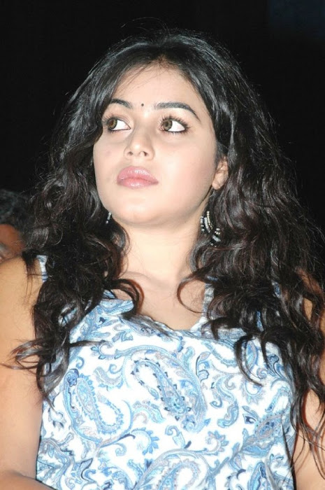 Poorna Cute Photo Gallery Actress hot images