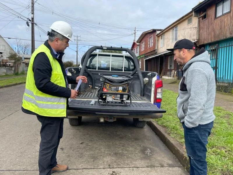 Saesa entrega equipo generador de electricidad para vecina electrodependiente de Rahue Alto
