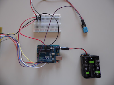 Collegamenti fra Arduino UNO R3, DHT11 e breadboard - foto di Paolo Luongo