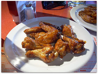 Alitas de pollo, minuta de los bares de Montreal