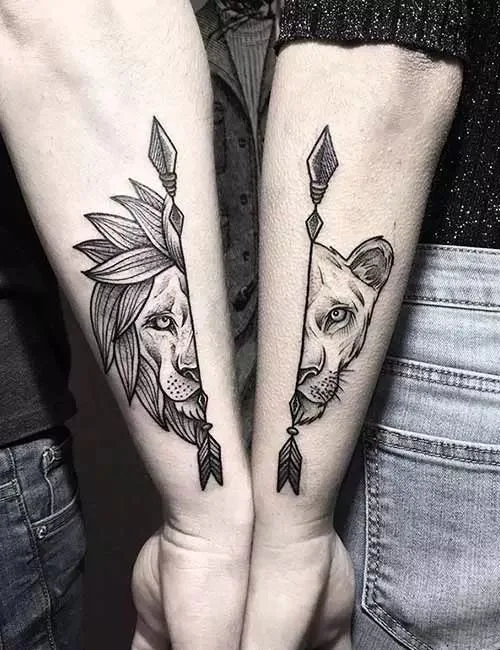 tatuagem de casal de namorados leoa e leoa