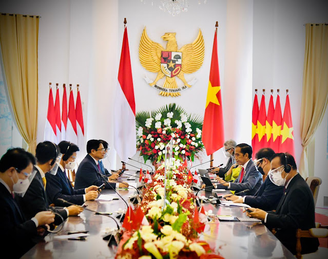 Presiden Jokowi dan PM Vietnam Tukar Pandangan soal Situasi di Myanmar.lelemuku.com.jpg