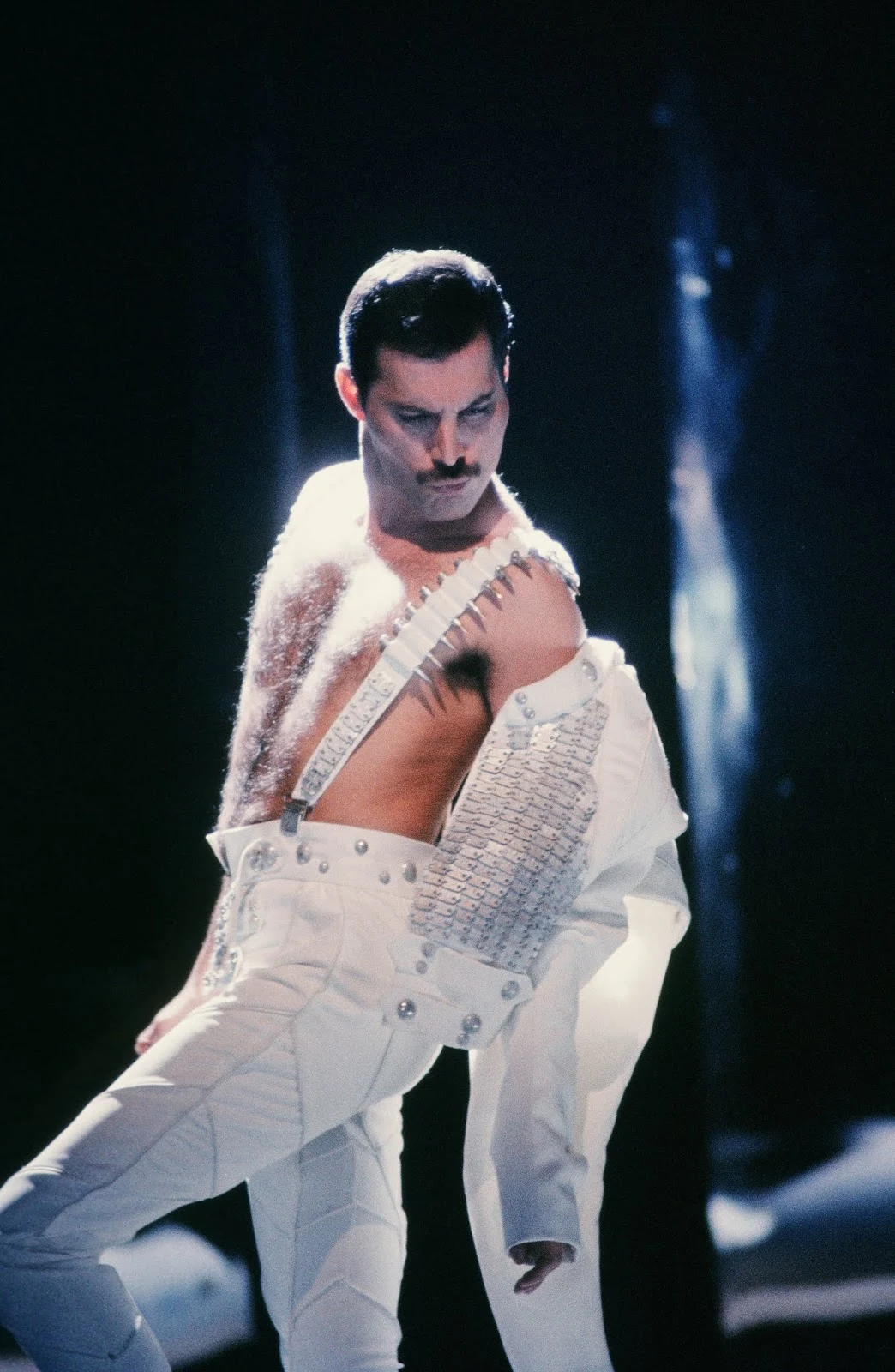 'Time Waits For No One'  bisher unveröffentlichter Auftritt von Freddie Mercury | Musikvideo des Tages