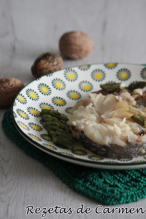 Merluza con salsa de nueces 