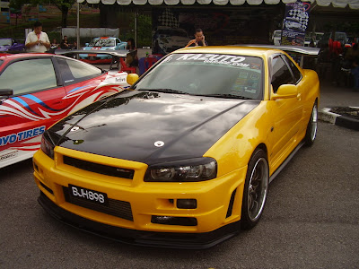 Yellow Skyline R34