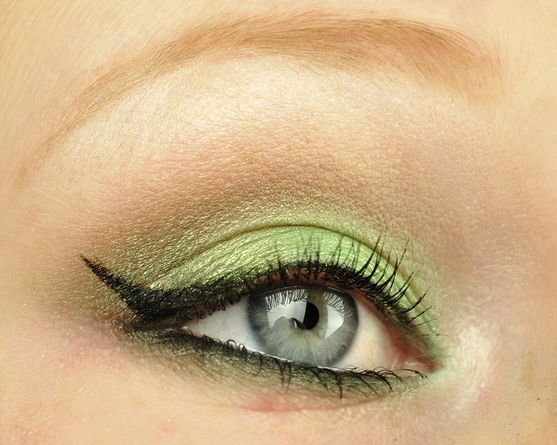 walt disney world magic kingdom adventureland eye makeup 3