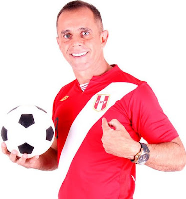 Foto de Julinho con camiseta de Perú