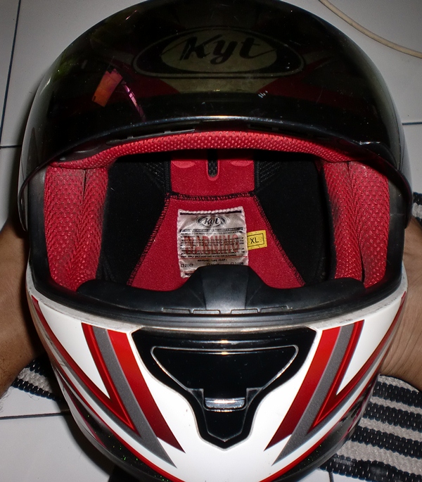 Dijual: KYT Racing Helmet Full Face (ukuran XL) - Murah 