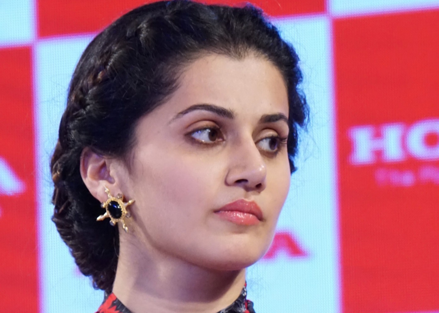 Taapsee Pannu UHD HD & High-Resolution Photo