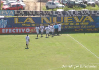 Los jugadores protestan, el línea inventó un gol que nunca fue