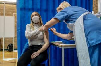 @12:30pm/News circuit ⭕ breaking:वैक्सीन के साइड इफेक्ट से डरें नहीं, टीका लगने के बाद 48 घंटे में हो सकता सिरदर्द, शरीर दर्द और तेज बुखार..