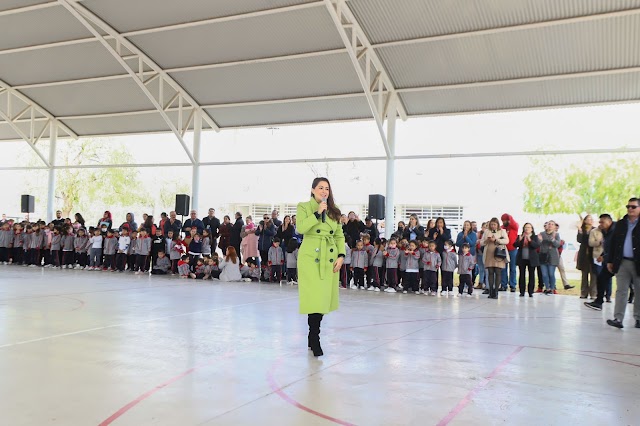 ENTREGA TERE JIMÉNEZ NUEVO KÍNDER, PRIMARIA Y SECUNDARIA EN SAN GERARDO.