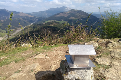 Murugain visto desde la cima de Asentsiomendi, detrás Udalatx