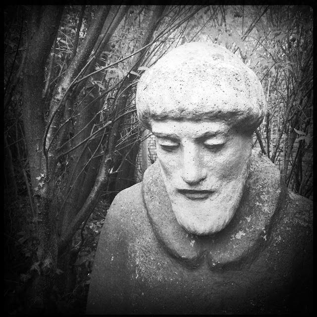 Franciscus, Elten. Hipstamatic: Libatique 73 + Rock BW-11. Foto: Robert van der Kroft