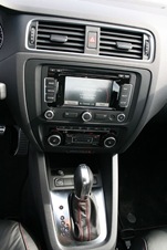 vrt-1339-2012-volkswagen-jetta-gli_pb_008-1339
