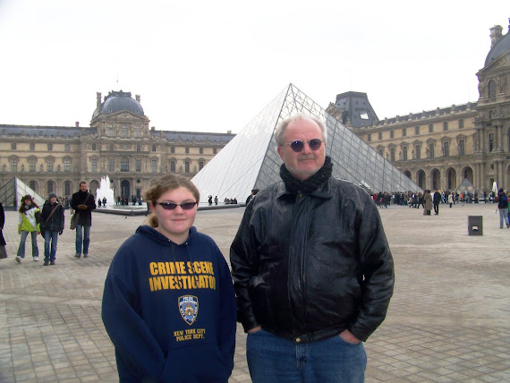 BARBARA-ANNE ET ED A PARIS, LOUVRE