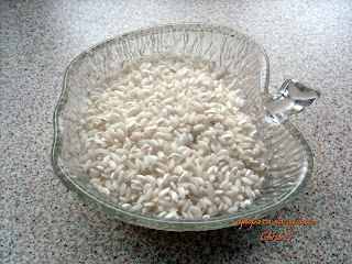 κουπακι γιάλινο γεμάτο με ρυζι
