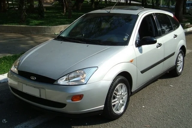 Ford Focus Hatch GLX 1.8 2003 semi-novo