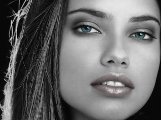 Adriana Lima Black and White HD Wallpaper