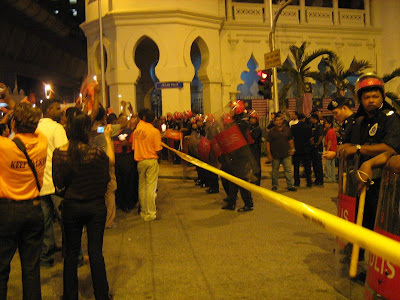 Candlelight vigil demonstrators face off riot police