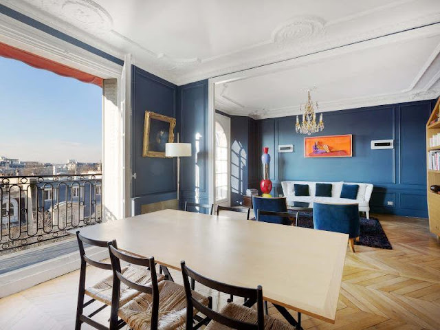 Picture of dining table in the dining room