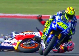 Rossi dituding sengaja menjatuhkan Marquez