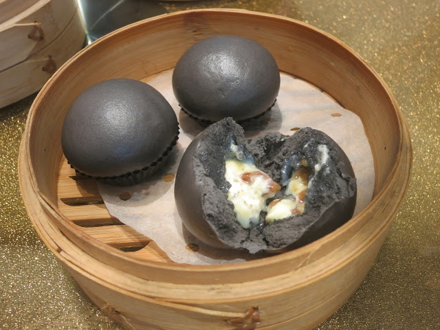Steamed White Chocolate with Walnut Charcoal Bun