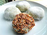 http://mdcooksfor2.blogspot.com/2012/06/daifuku-red-bean-mochi.html