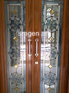 Sragen Art melayani pesanan kaca  patri untuk pintu 