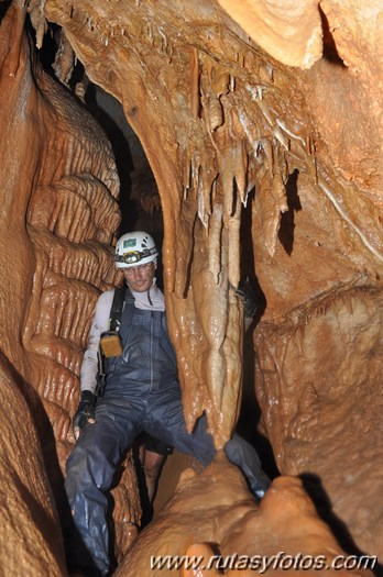 Cueva de la Excéntricas