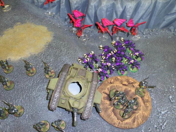 Warhammer 40k Imperial Guard Astra Militarum vs Tyranids