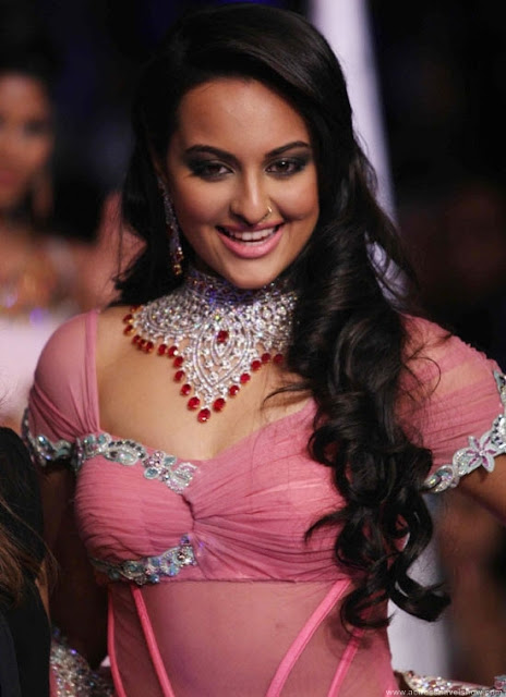 sonakshi sinha hot navel show photos